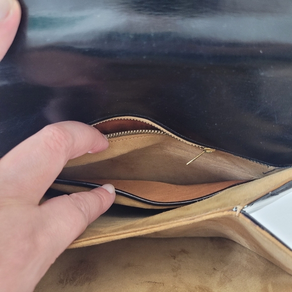 Vintage black faux leather handbag with multiple pockets - Picture 12 of 16